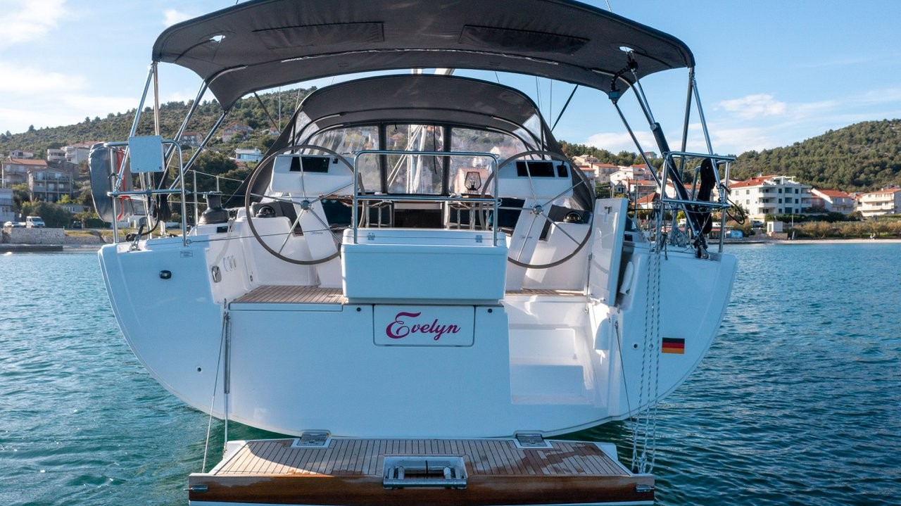 Hanse 508, Evelyn | Yacht Charter Croatia