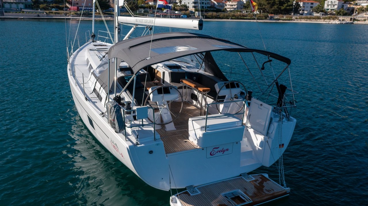 Hanse 508, Evelyn | Yacht Charter Croatia