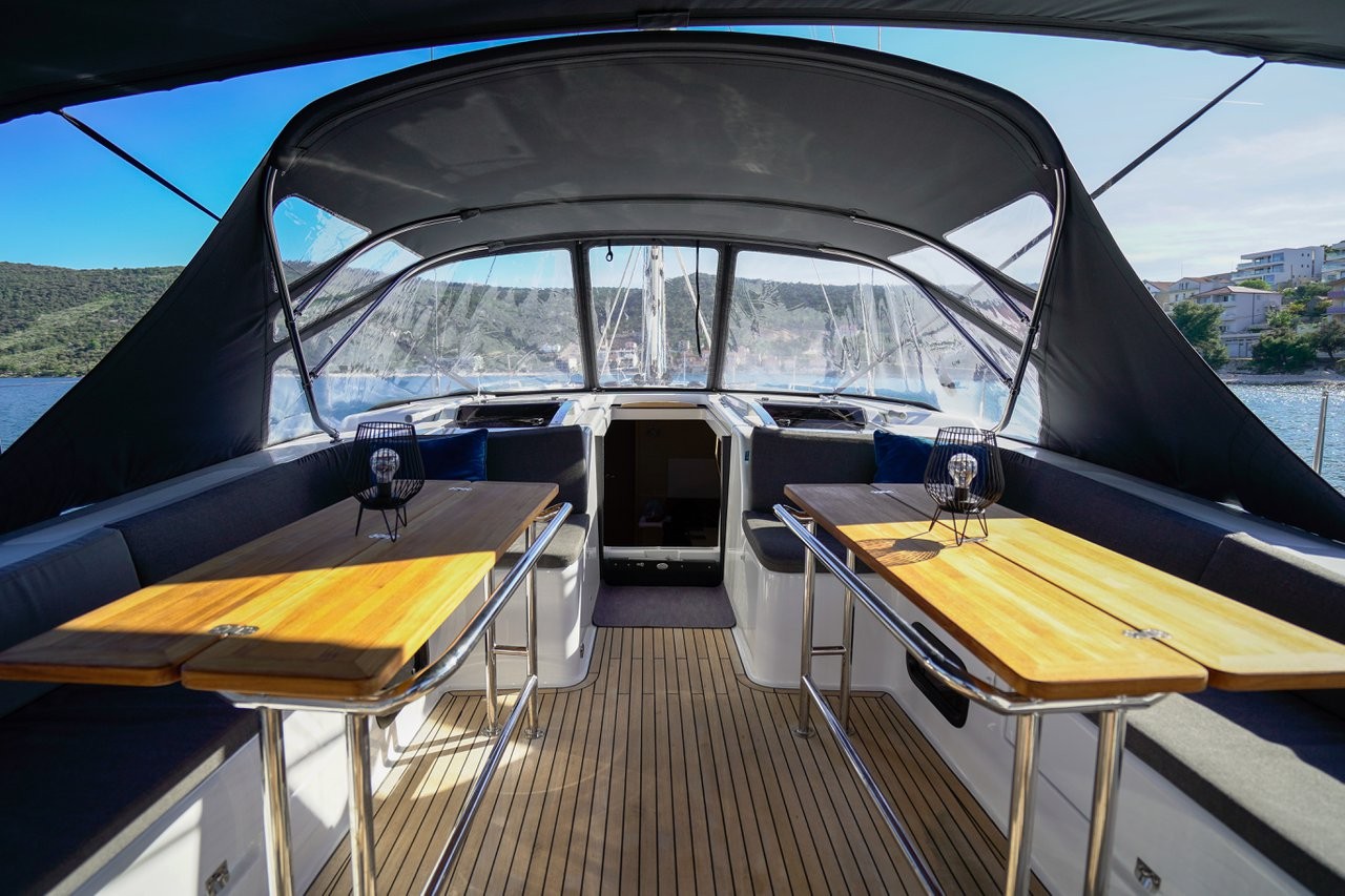 Hanse 508, Evelyn | Yacht Charter Croatia