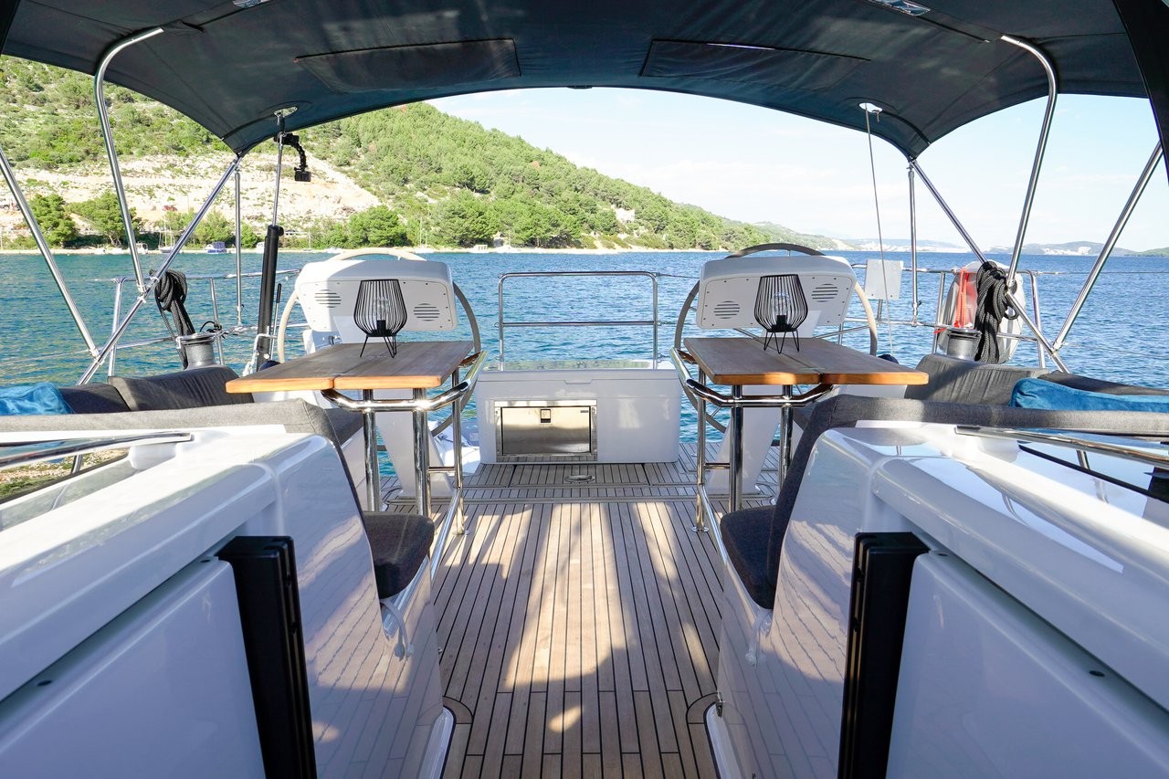 Hanse 508, Evelyn | Yacht Charter Croatia