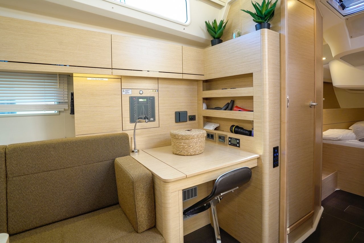Hanse 508, Evelyn | Yacht Charter Croatia