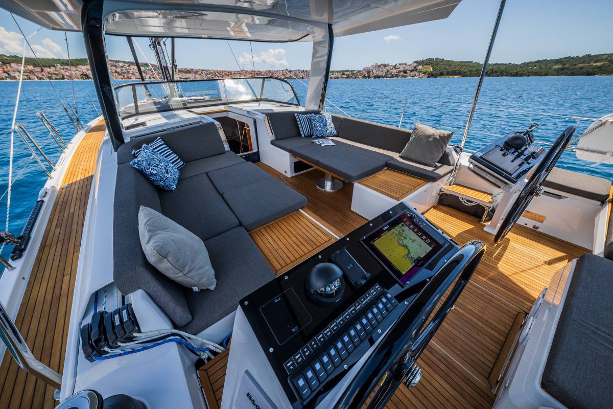 Hanse 510, Darling - OW | Yacht Charter Croatia
