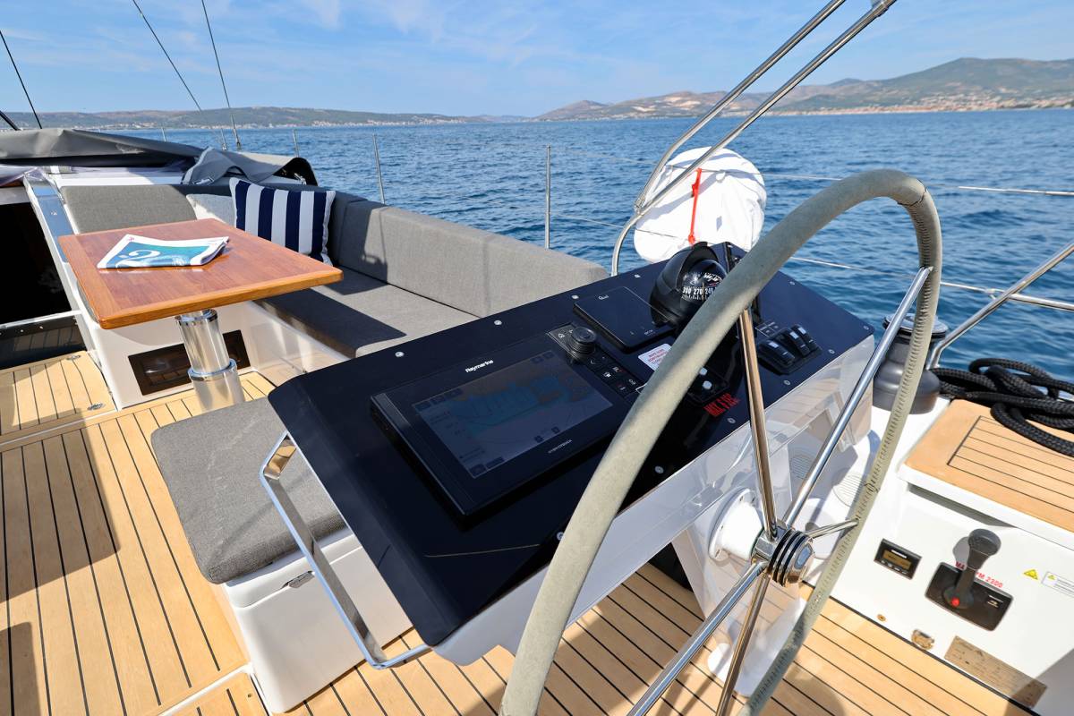 Hanse 510, Amber - OW | Yacht Charter Croatia