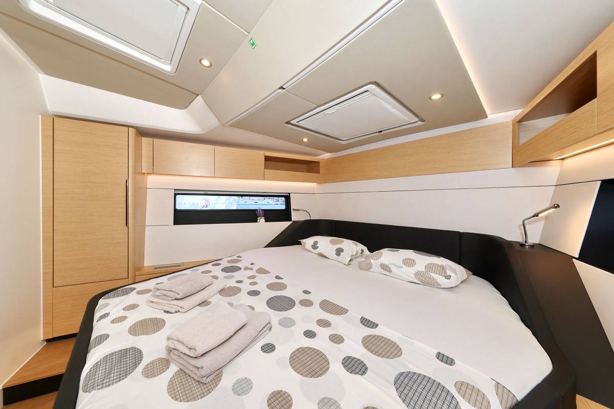 Hanse 510, Amber - OW | Yacht Charter Croatia