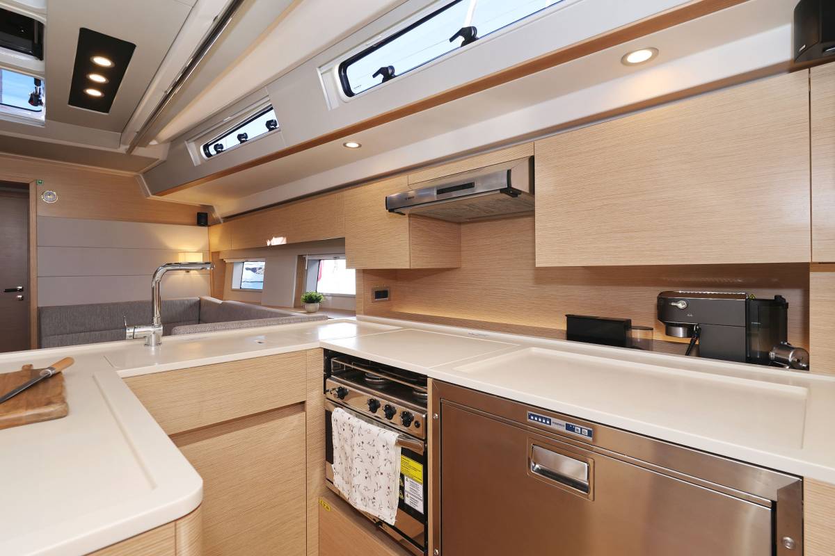 Hanse 588, Citrus | Yacht Charter Croatia