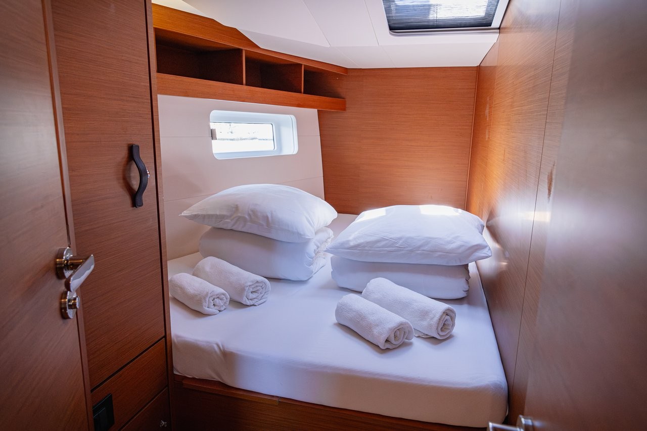 Jeanneau 54, El Yelmo | Yacht Charter Croatia