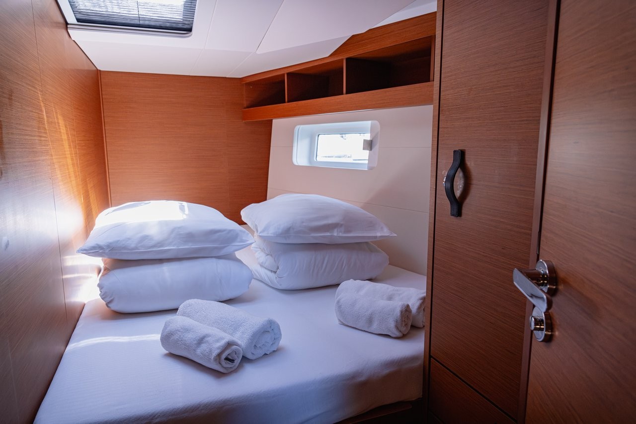 Jeanneau 54, El Yelmo | Yacht Charter Croatia