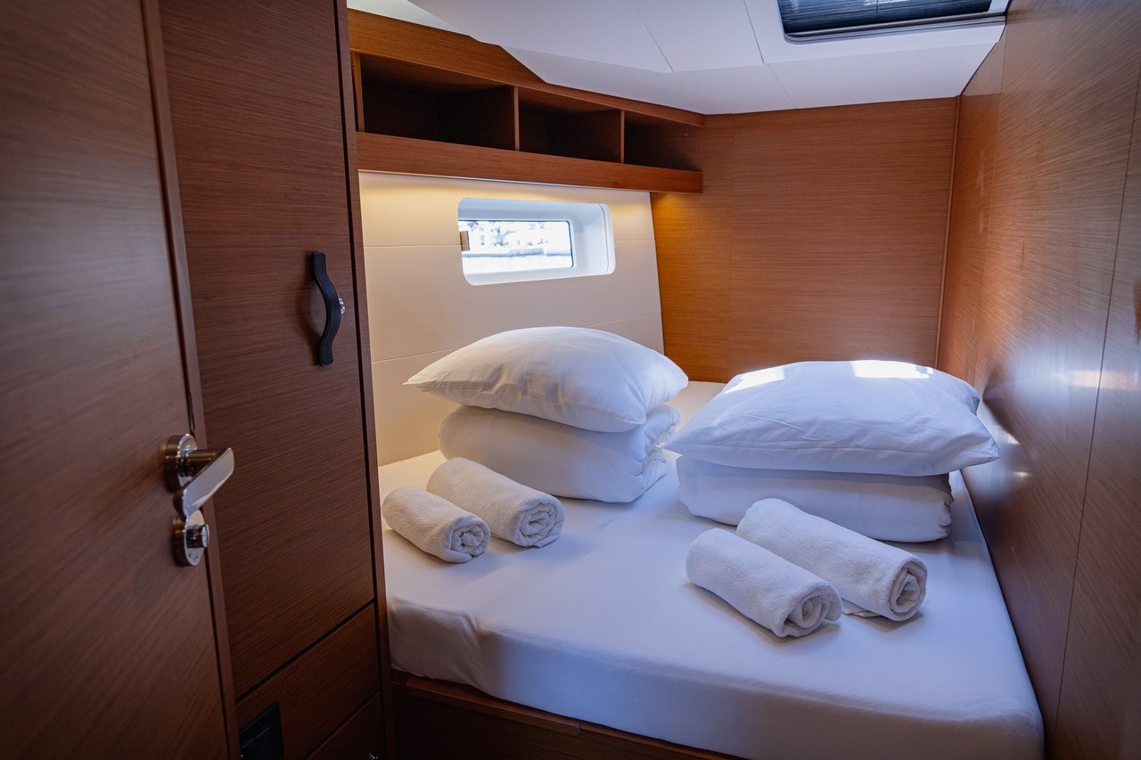 Jeanneau 54, El Yelmo | Yacht Charter Croatia