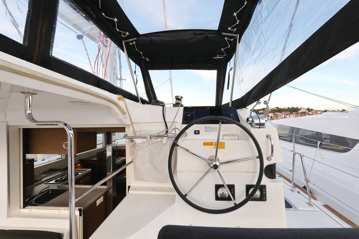 Lagoon 40, Venus | Yacht Charter Croatia
