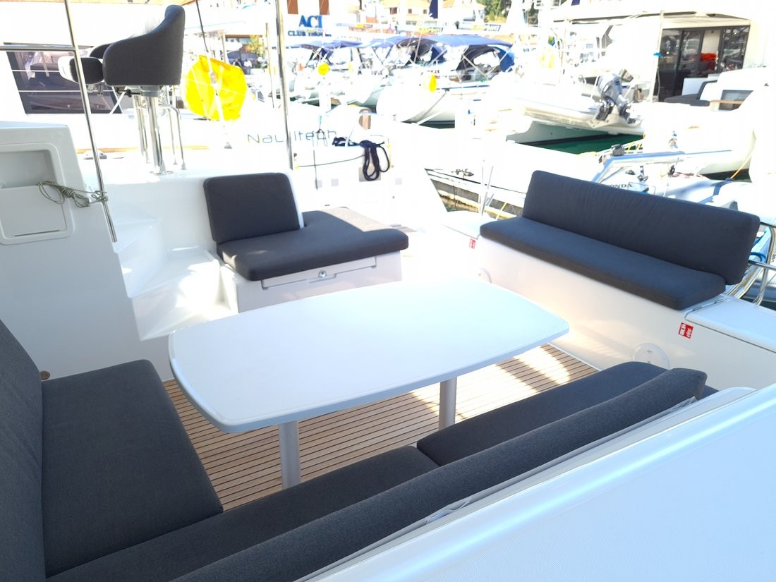 Lagoon 40, Sailing Point | Yacht Charter Croatia
