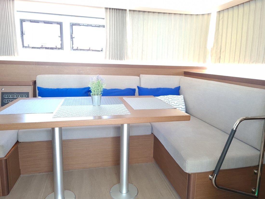 Lagoon 40, Sailing Point | Yacht Charter Croatia
