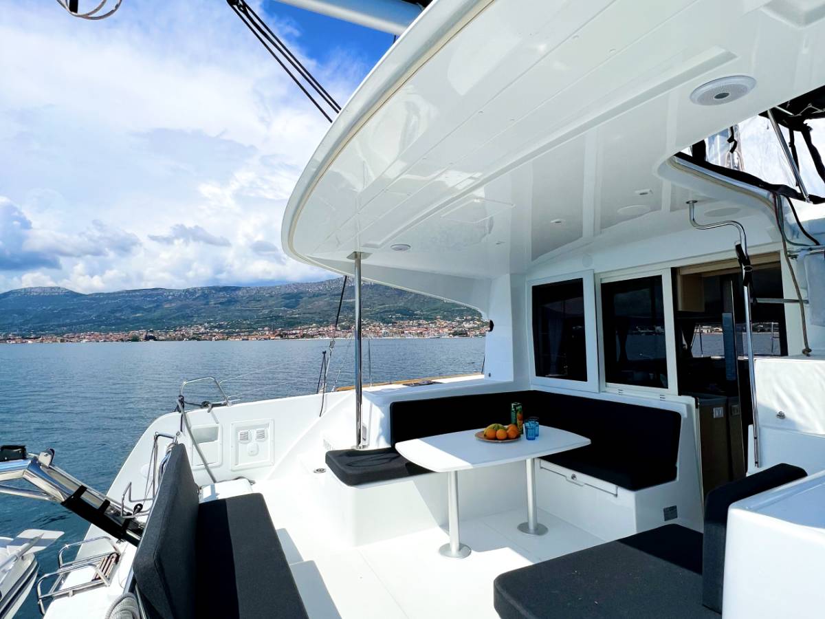 Lagoon 40, Twice as nice | Yacht Charter Croatia