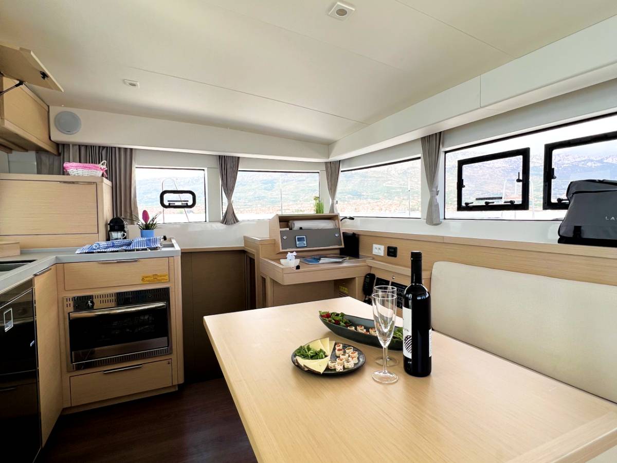 Lagoon 40, Twice as nice | Yacht Charter Croatia
