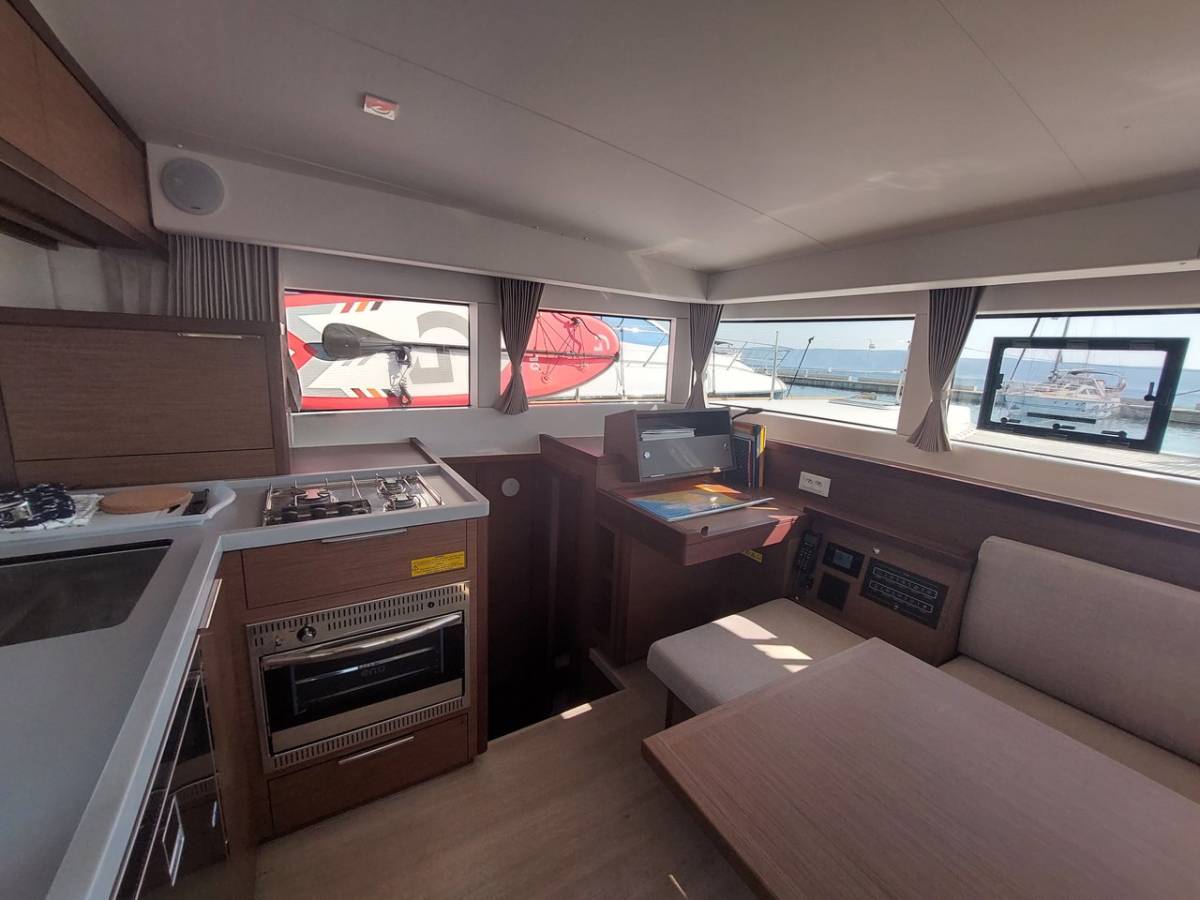 Lagoon 40, Manu | Yacht Charter Croatia