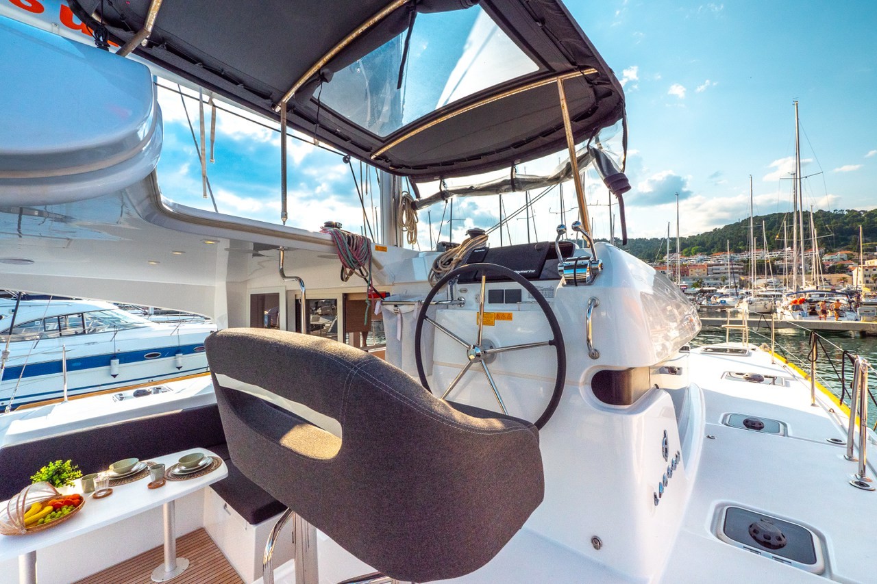 Lagoon 40, Osprey | Yacht Charter Croatia