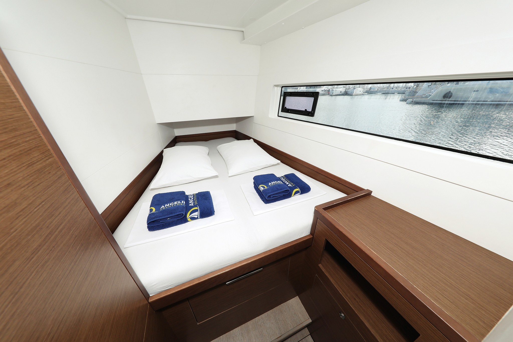 Lagoon 40, La Luna | Yacht Charter Croatia