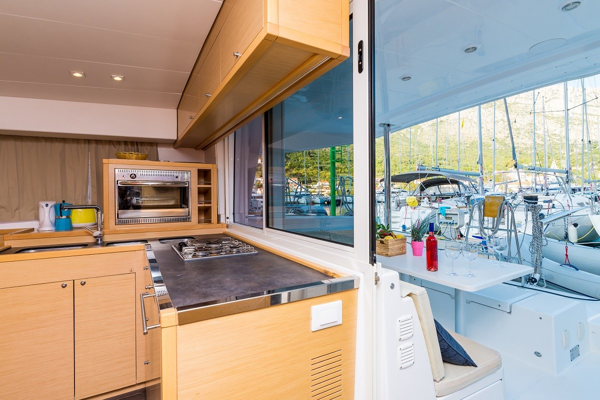 Lagoon 400 S2, Summertime | Yacht Charter Croatia