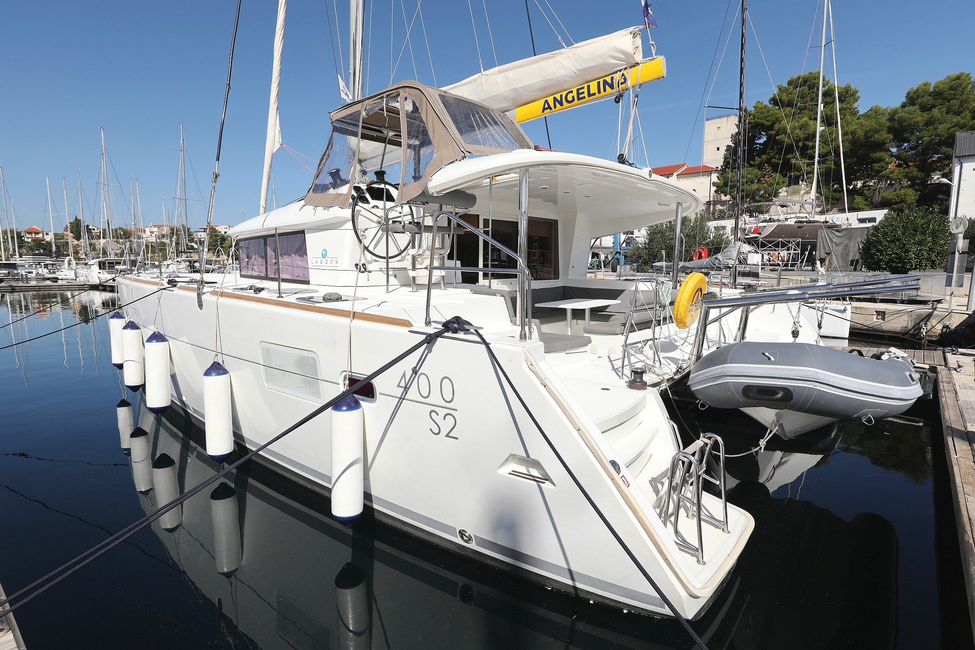 Lagoon 400 S2, Kinga V | Yacht Charter Croatia