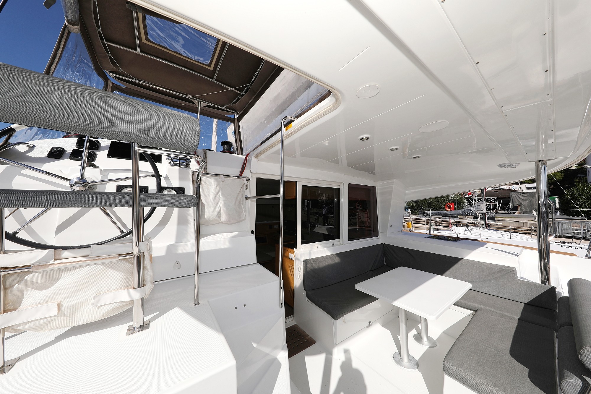 Lagoon 400 S2, Kinga V | Yacht Charter Croatia