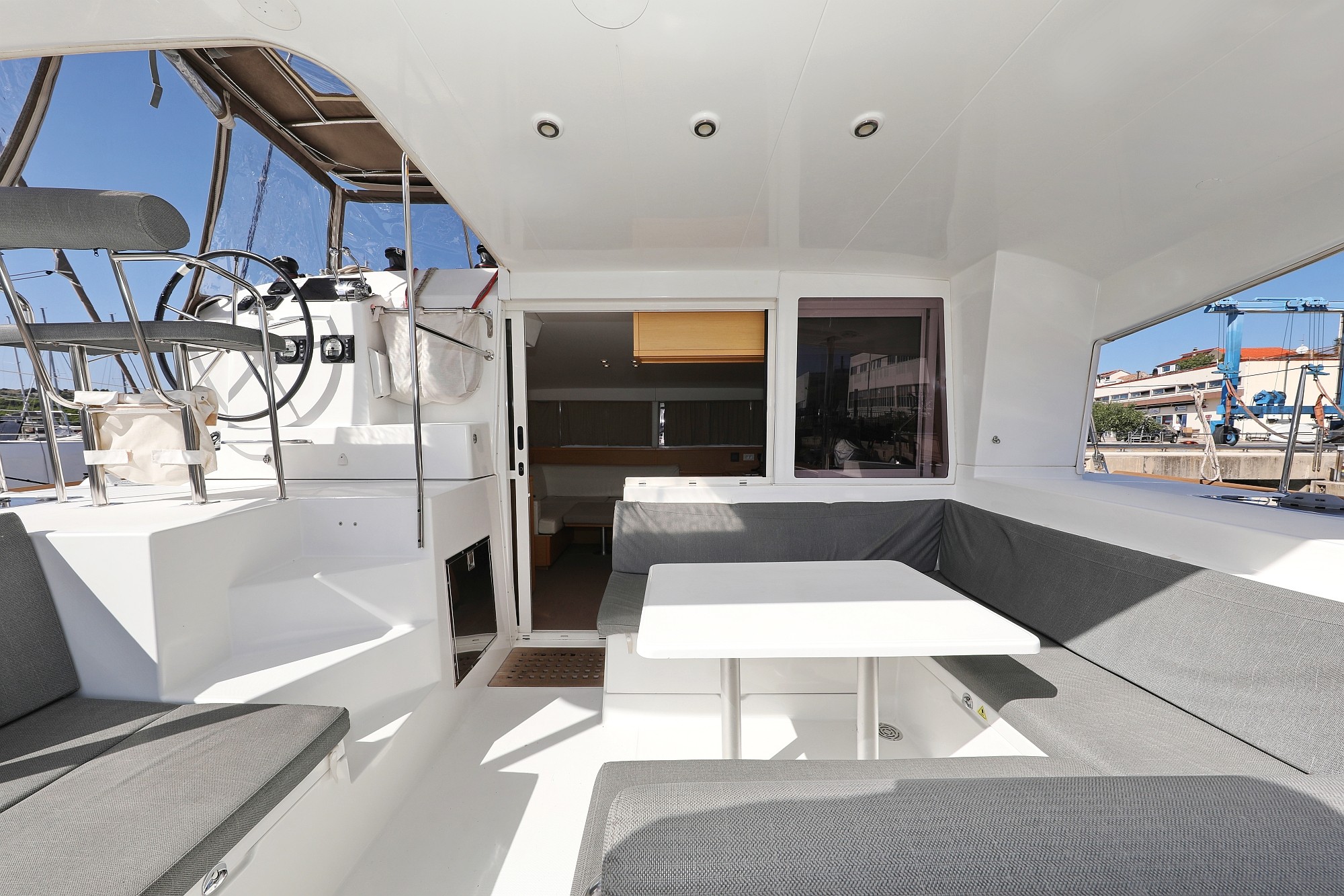 Lagoon 400 S2, Kinga V | Yacht Charter Croatia