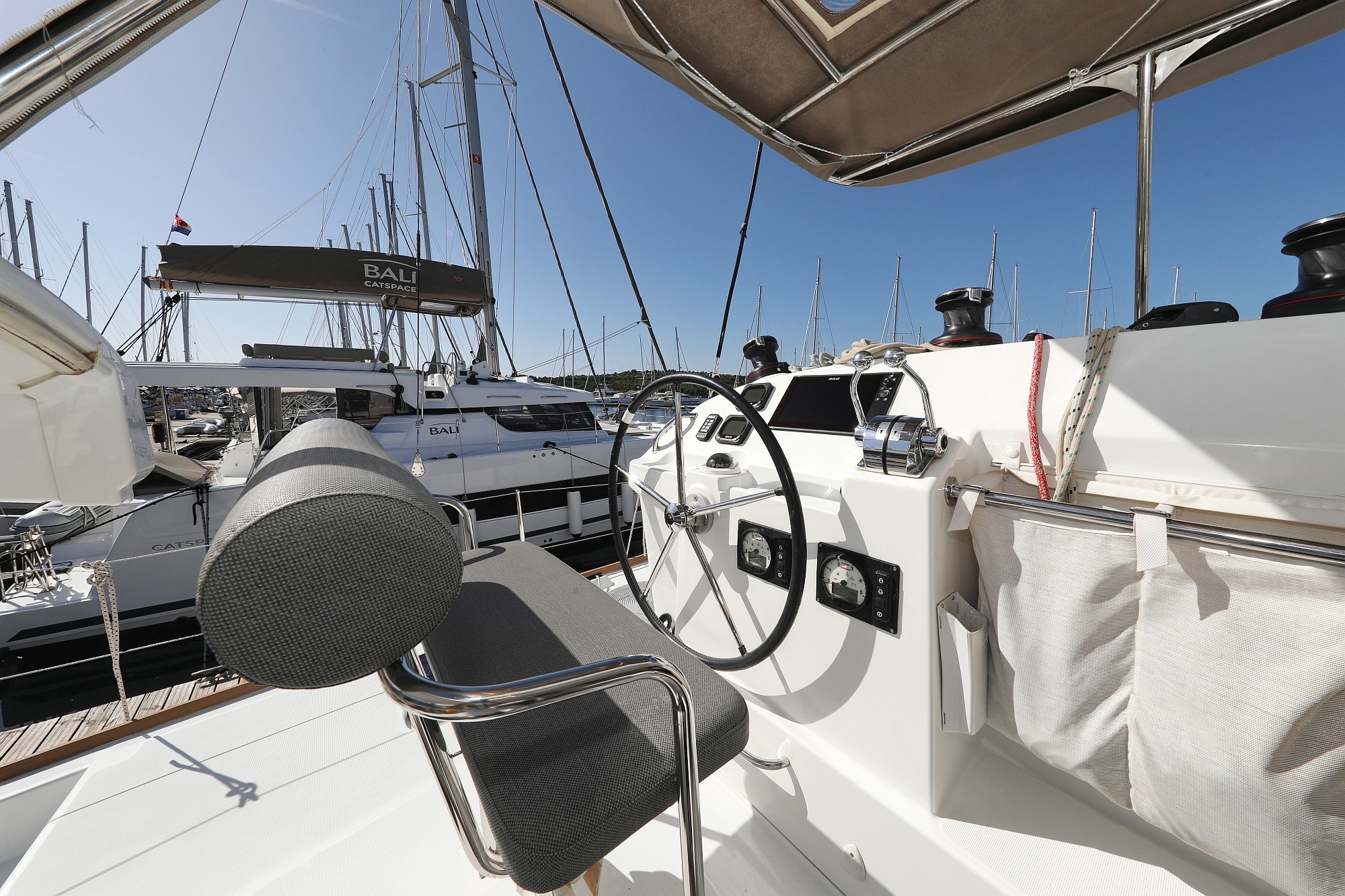 Lagoon 400 S2, Kinga V | Yacht Charter Croatia