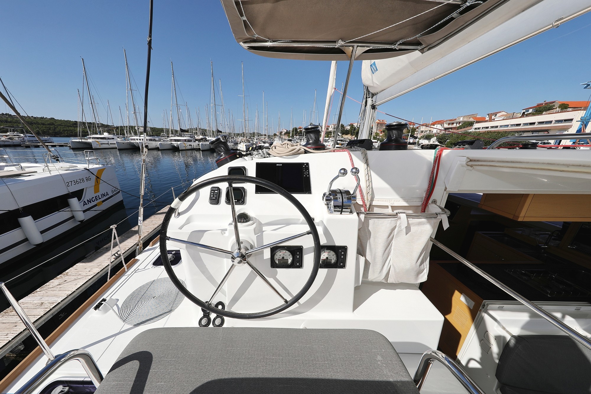 Lagoon 400 S2, Kinga V | Yacht Charter Croatia