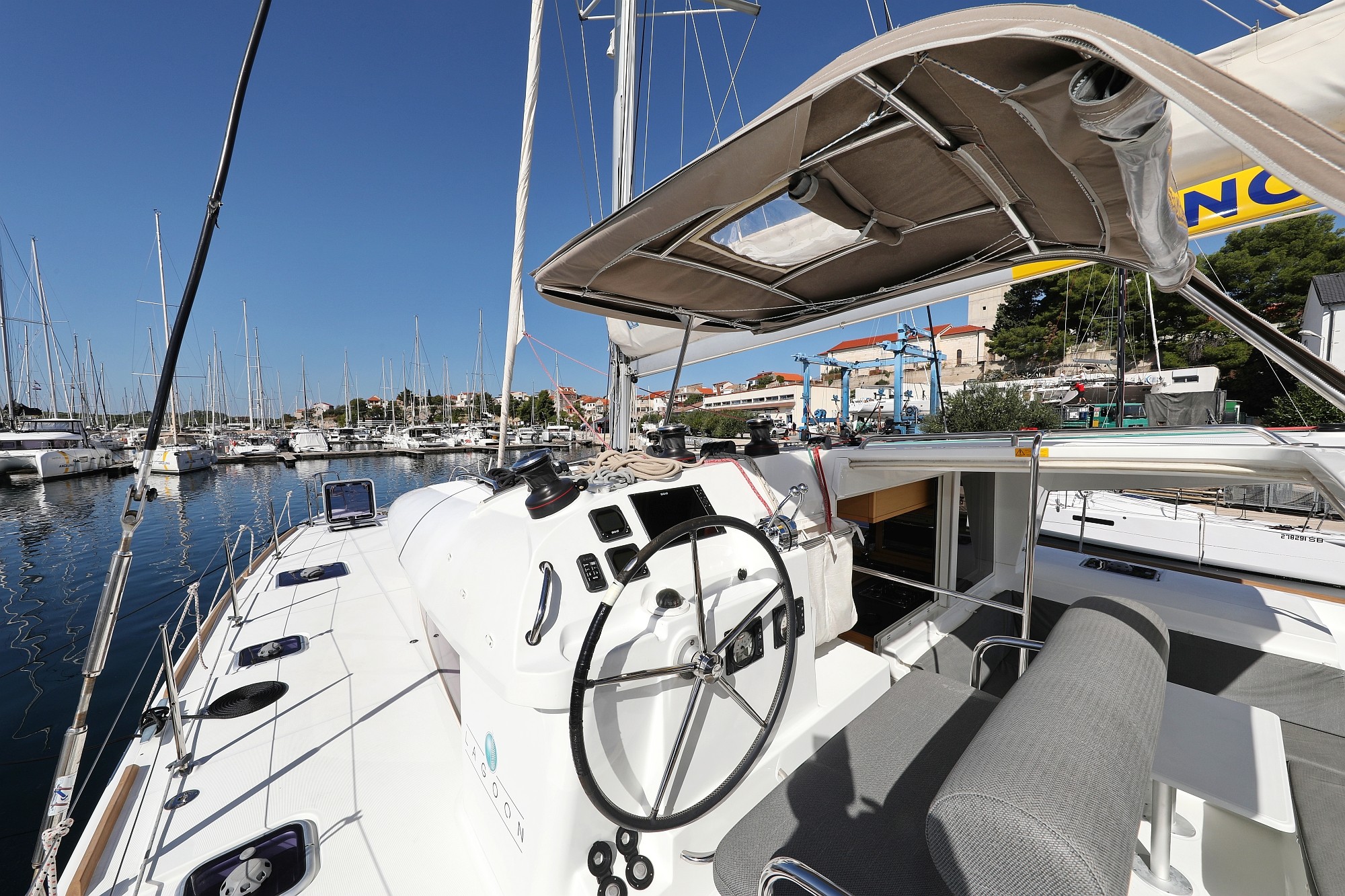 Lagoon 400 S2, Kinga V | Yacht Charter Croatia