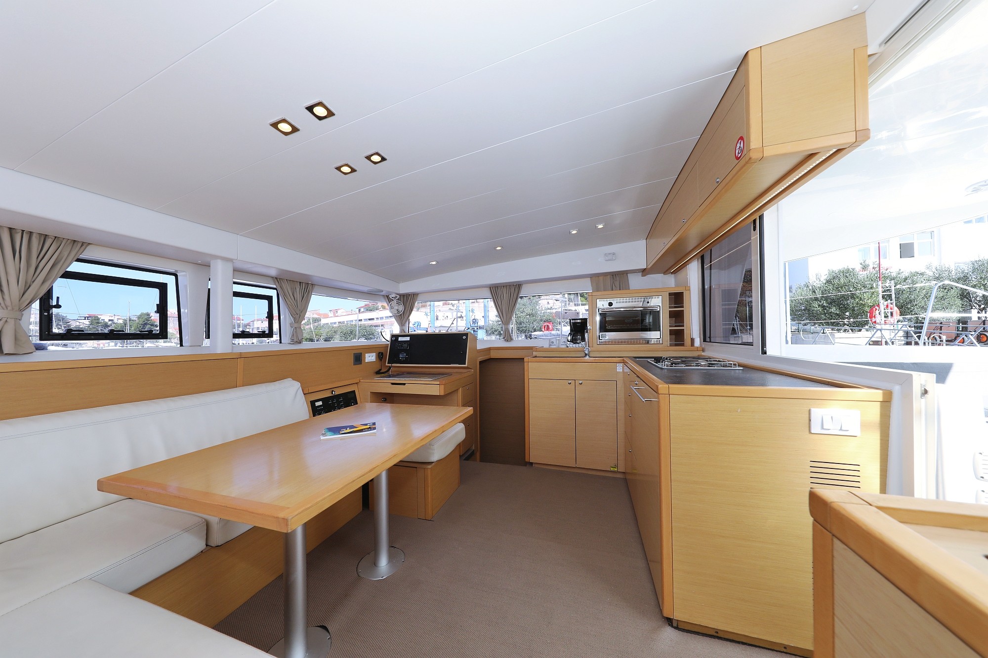 Lagoon 400 S2, Kinga V | Yacht Charter Croatia