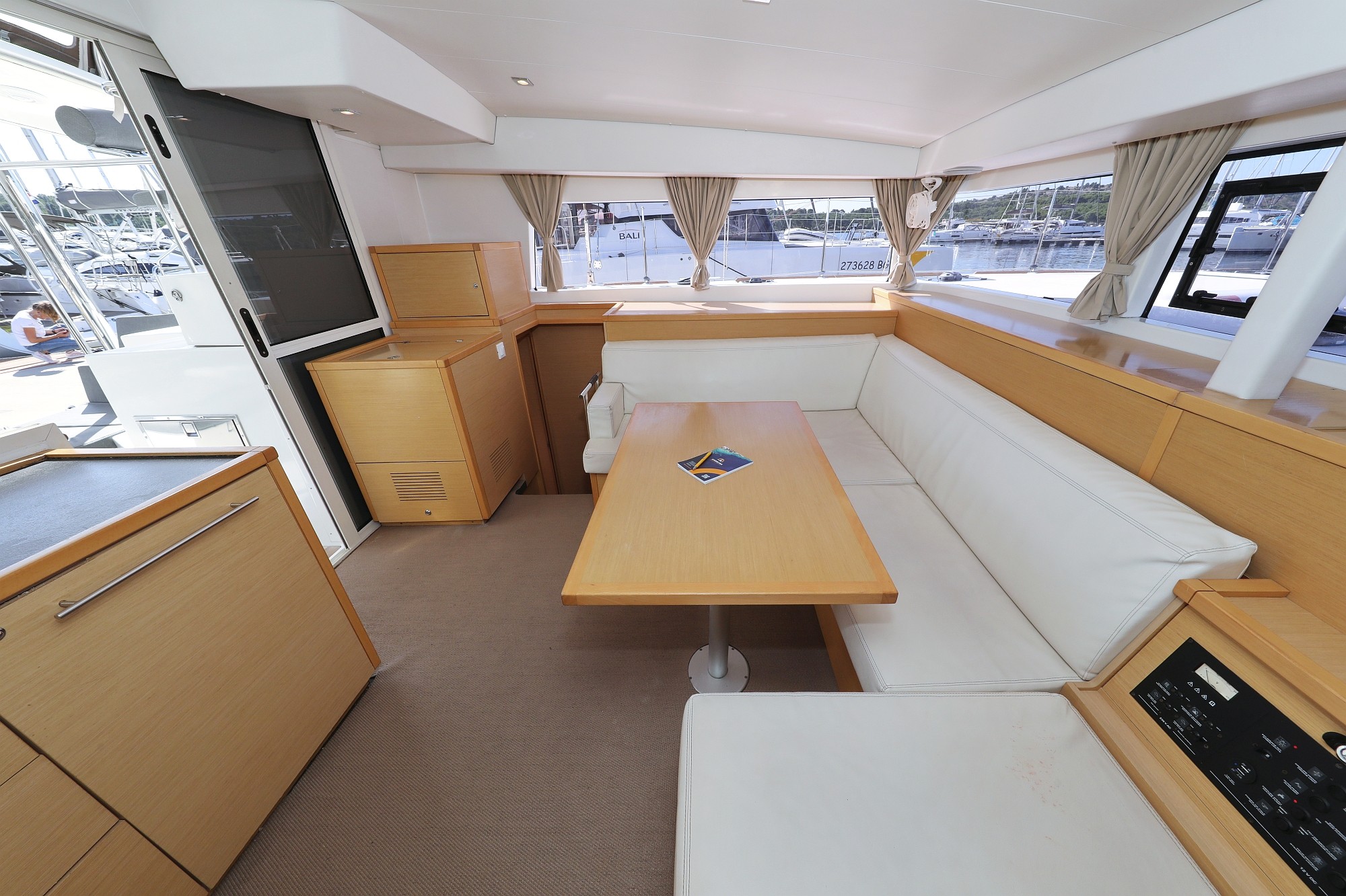 Lagoon 400 S2, Kinga V | Yacht Charter Croatia