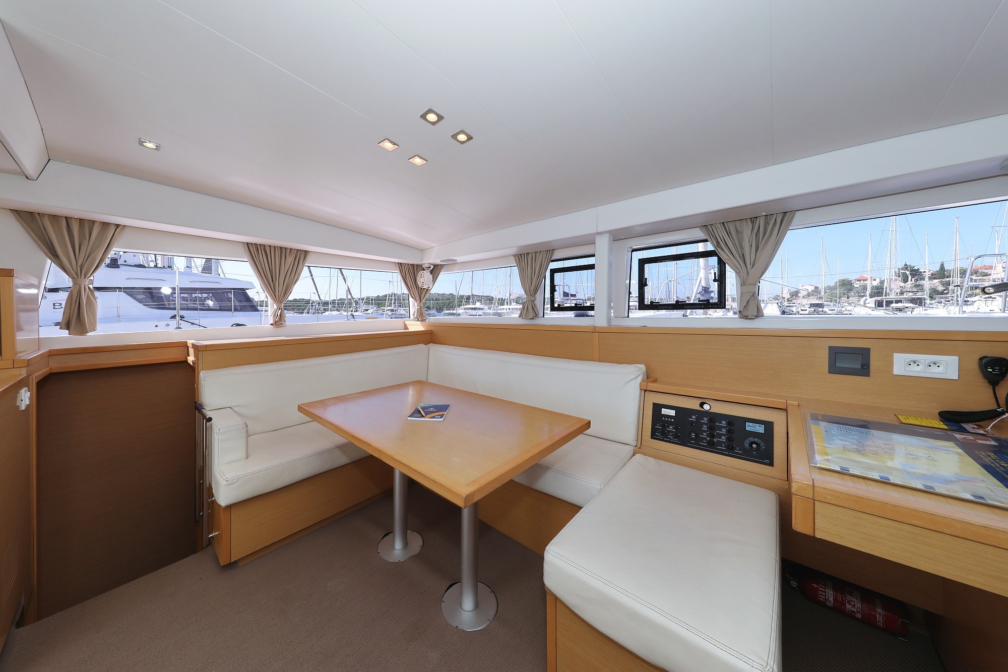 Lagoon 400 S2, Kinga V | Yacht Charter Croatia
