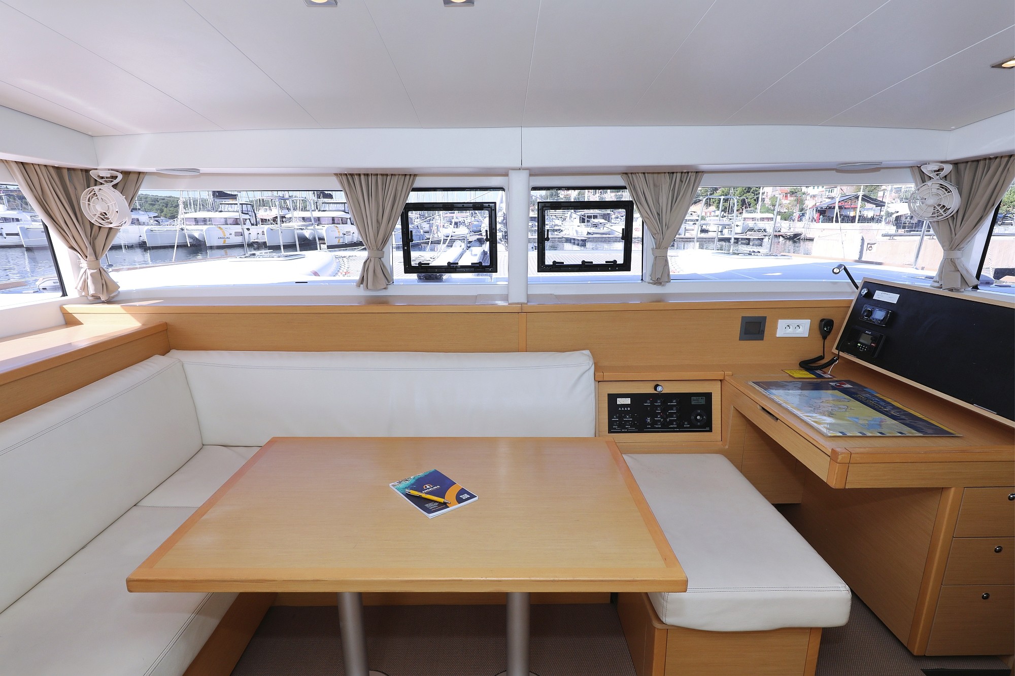 Lagoon 400 S2, Kinga V | Yacht Charter Croatia