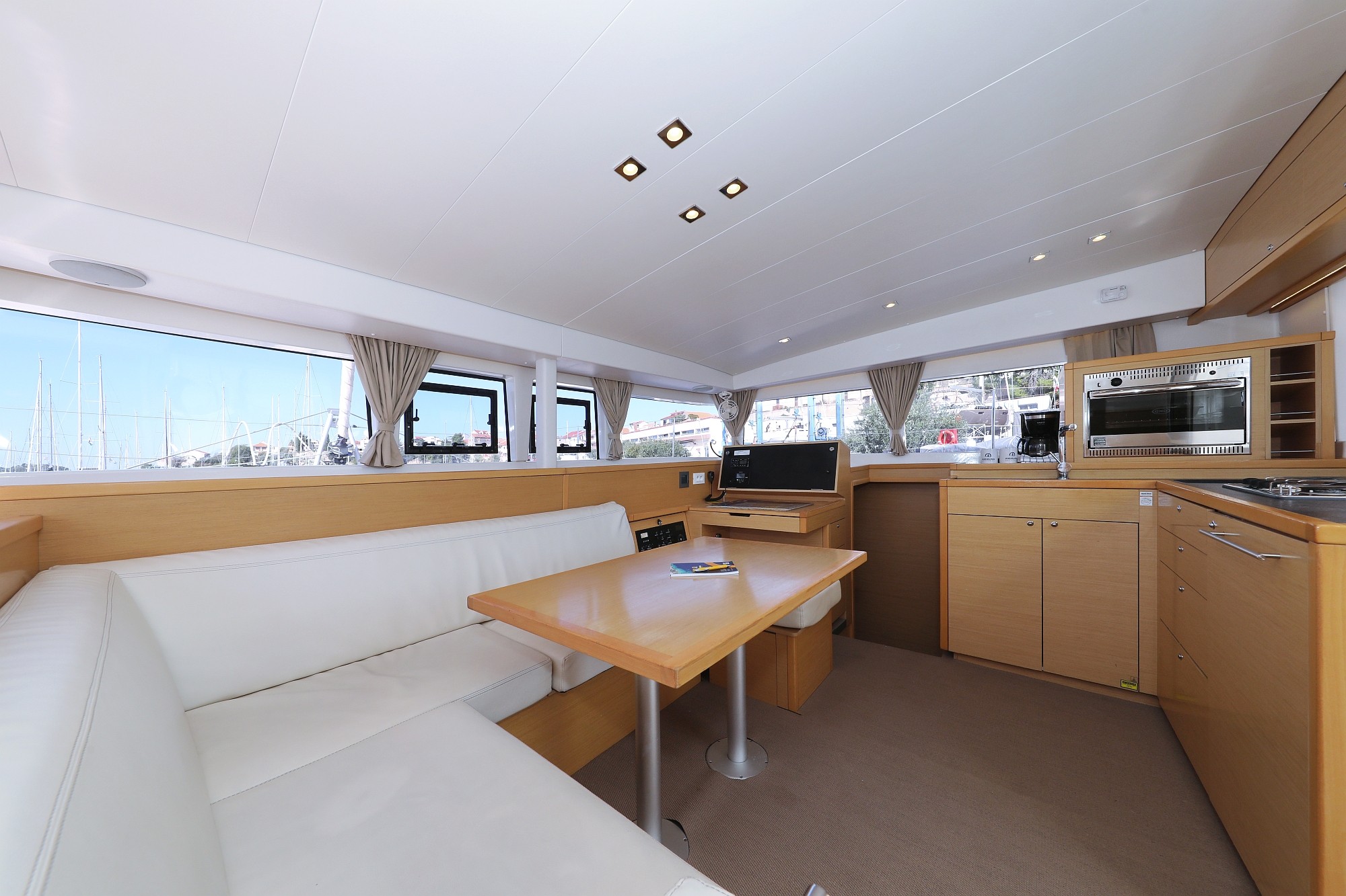 Lagoon 400 S2, Kinga V | Yacht Charter Croatia