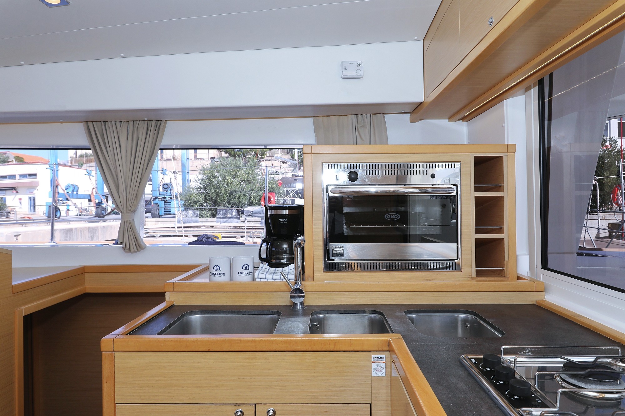 Lagoon 400 S2, Kinga V | Yacht Charter Croatia