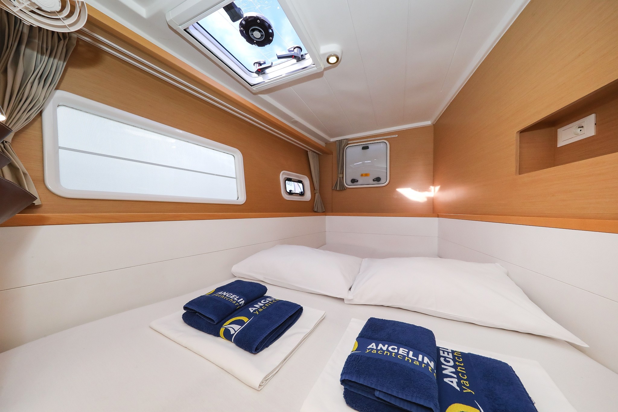 Lagoon 400 S2, Kinga V | Yacht Charter Croatia