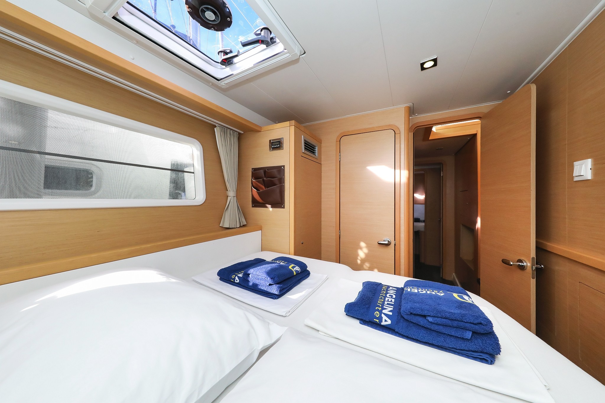 Lagoon 400 S2, Kinga V | Yacht Charter Croatia