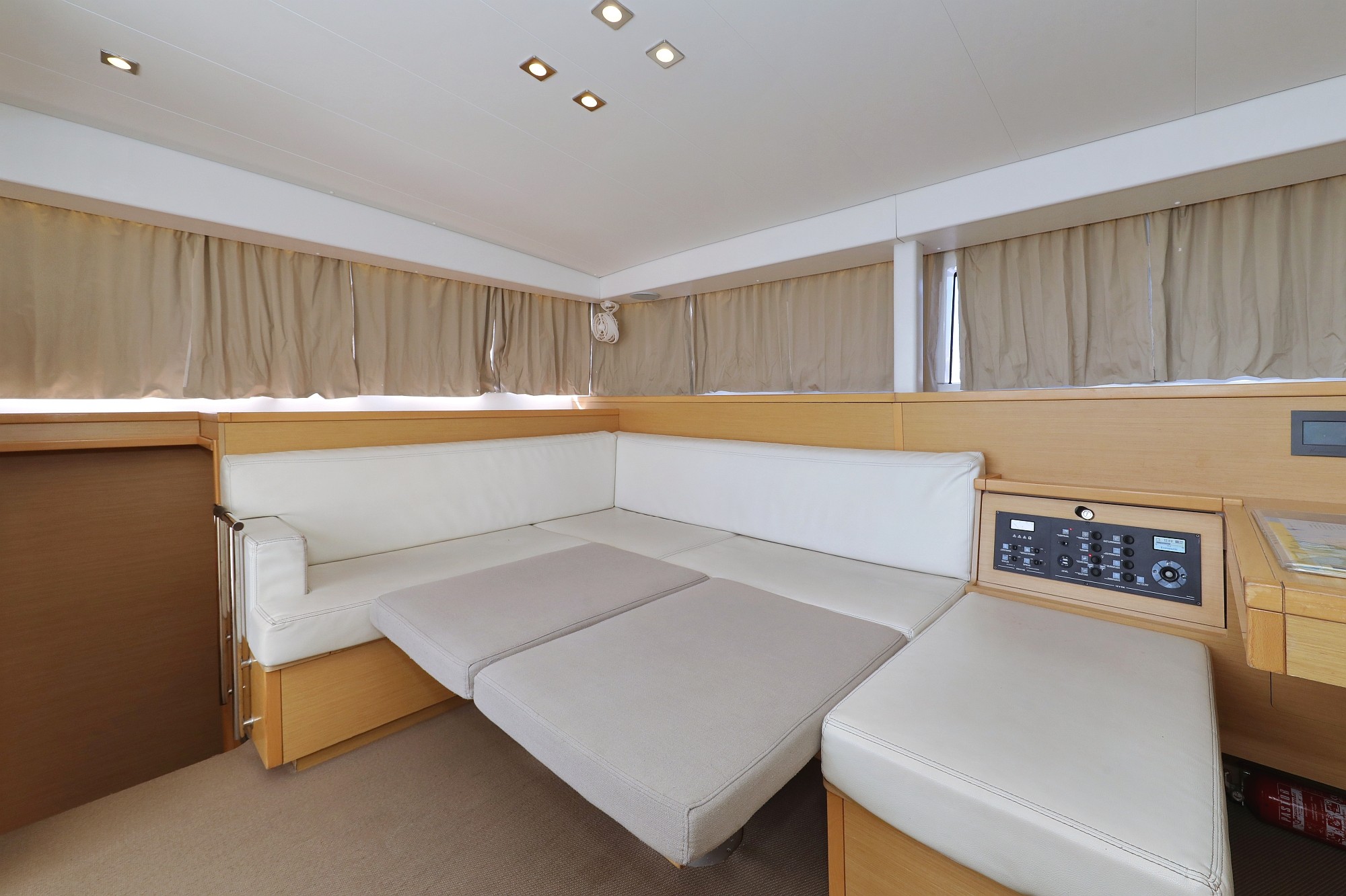 Lagoon 400 S2, Kinga V | Yacht Charter Croatia
