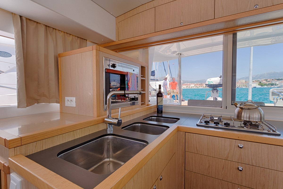 Lagoon 400 S2, Sunshine | Yacht Charter Croatia
