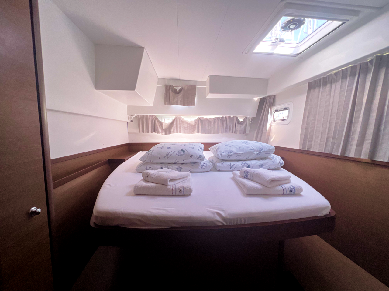 Lagoon 42, Kobukson | Yacht Charter Croatia