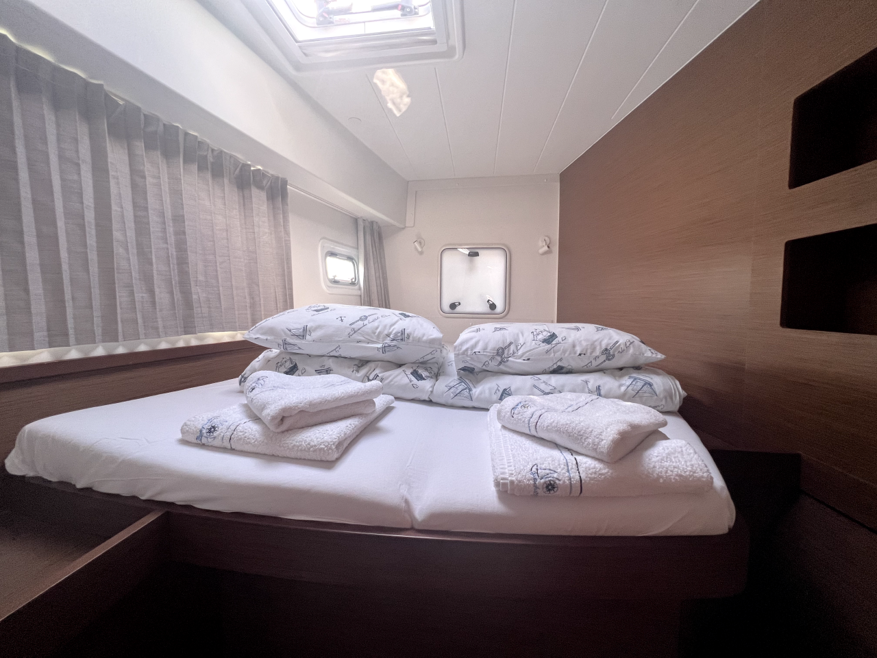Lagoon 42, Kobukson | Yacht Charter Croatia