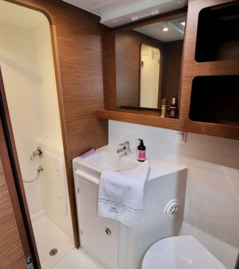 Lagoon 42, Kobukson | Noleggio di Yacht Croazia