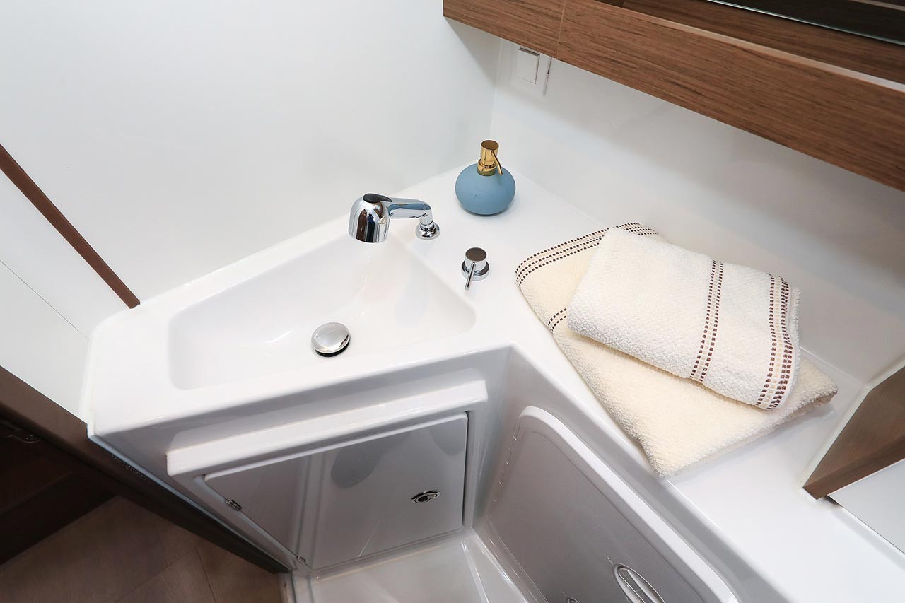 Lagoon 42, Smaragd | Yacht Charter Croatia