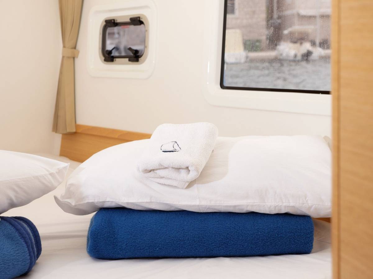 Lagoon 42, Galapagos | Yacht Charter Croatia