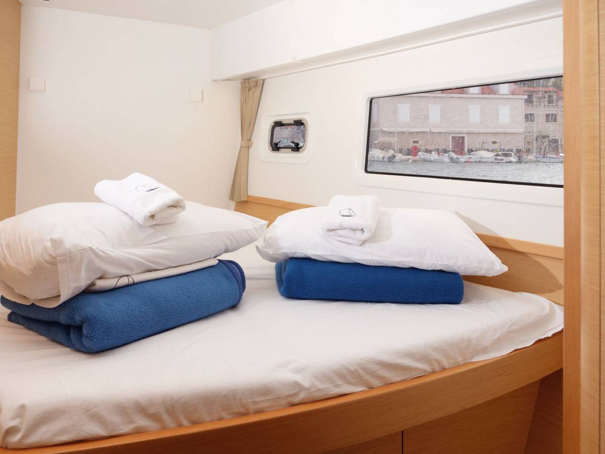 Lagoon 42, Galapagos | Yacht Charter Croatia