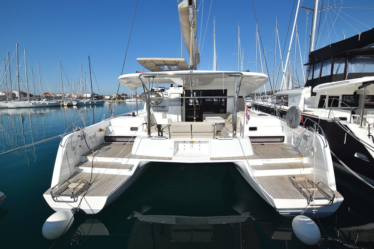 Lagoon 42, Cuzamen | Yacht Charter Croatia
