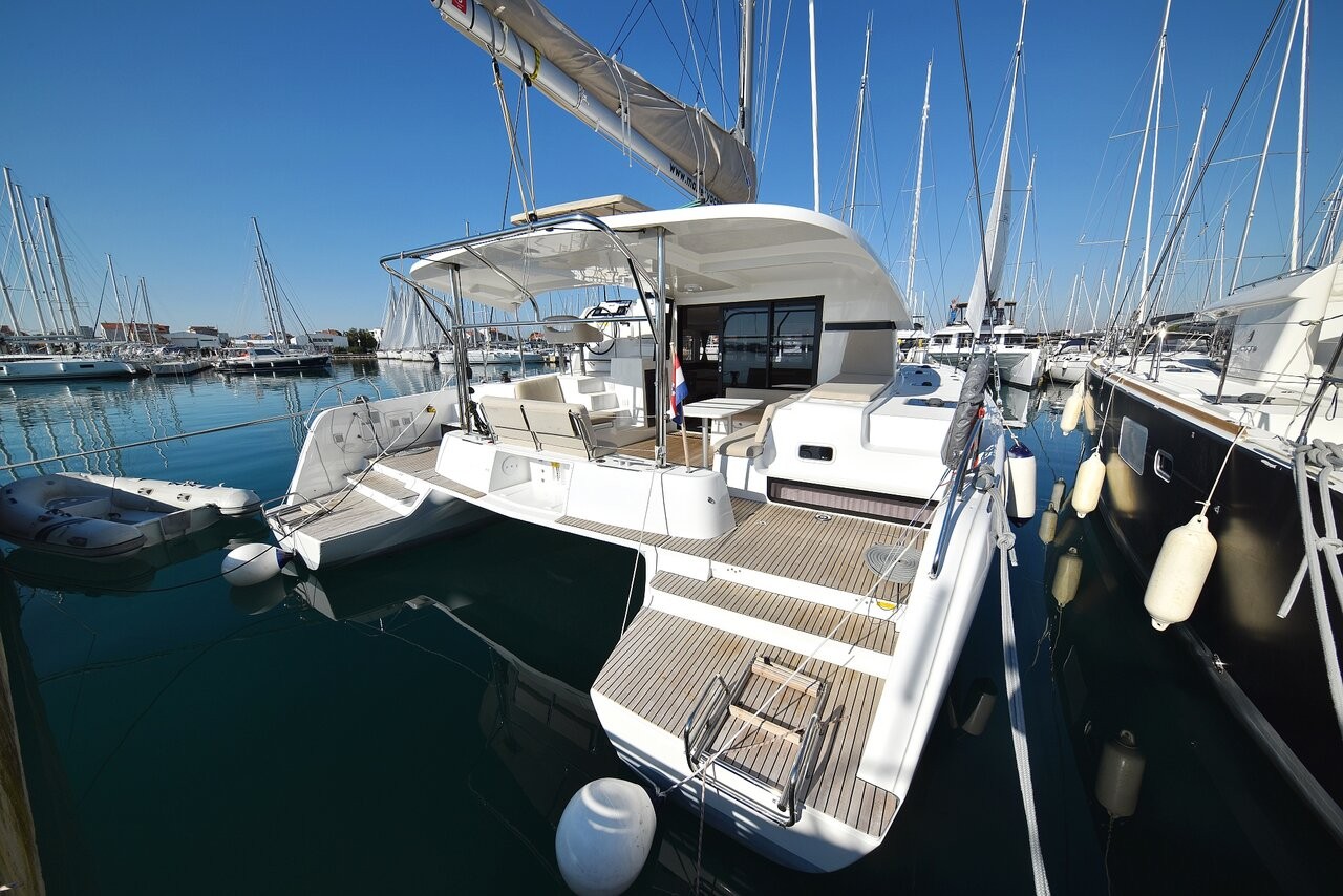 Lagoon 42, Cuzamen | Yacht Charter Croatia