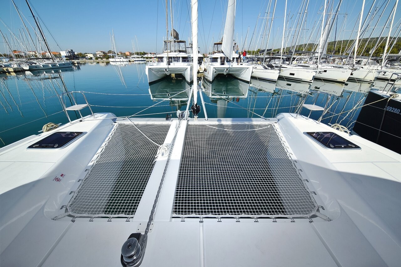 Lagoon 42, Cuzamen | Yacht Charter Croatia