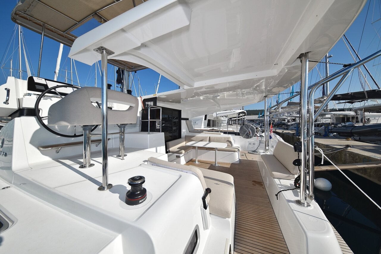 Lagoon 42, Cuzamen | Yacht Charter Croatia