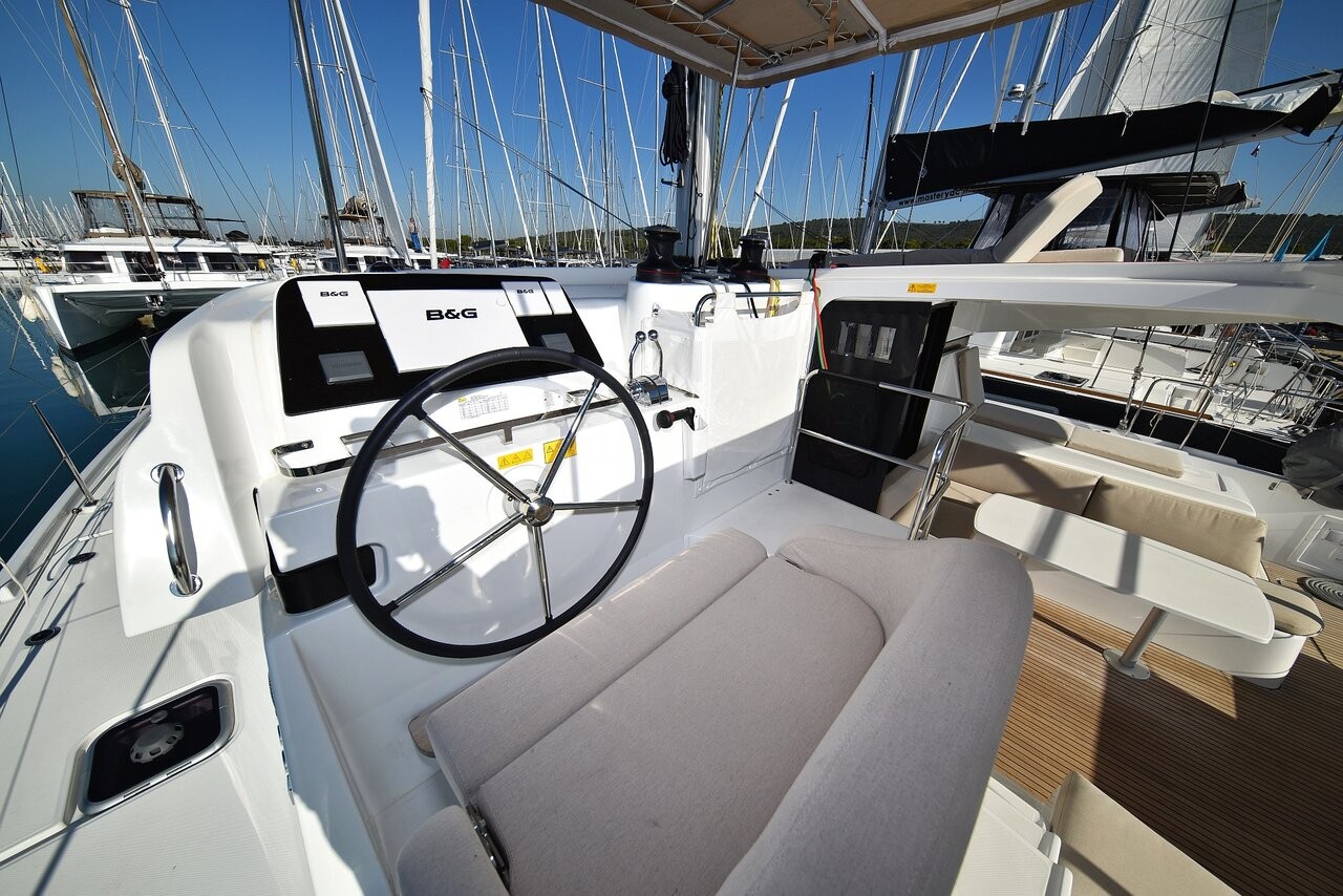 Lagoon 42, Cuzamen | Yacht Charter Croatia