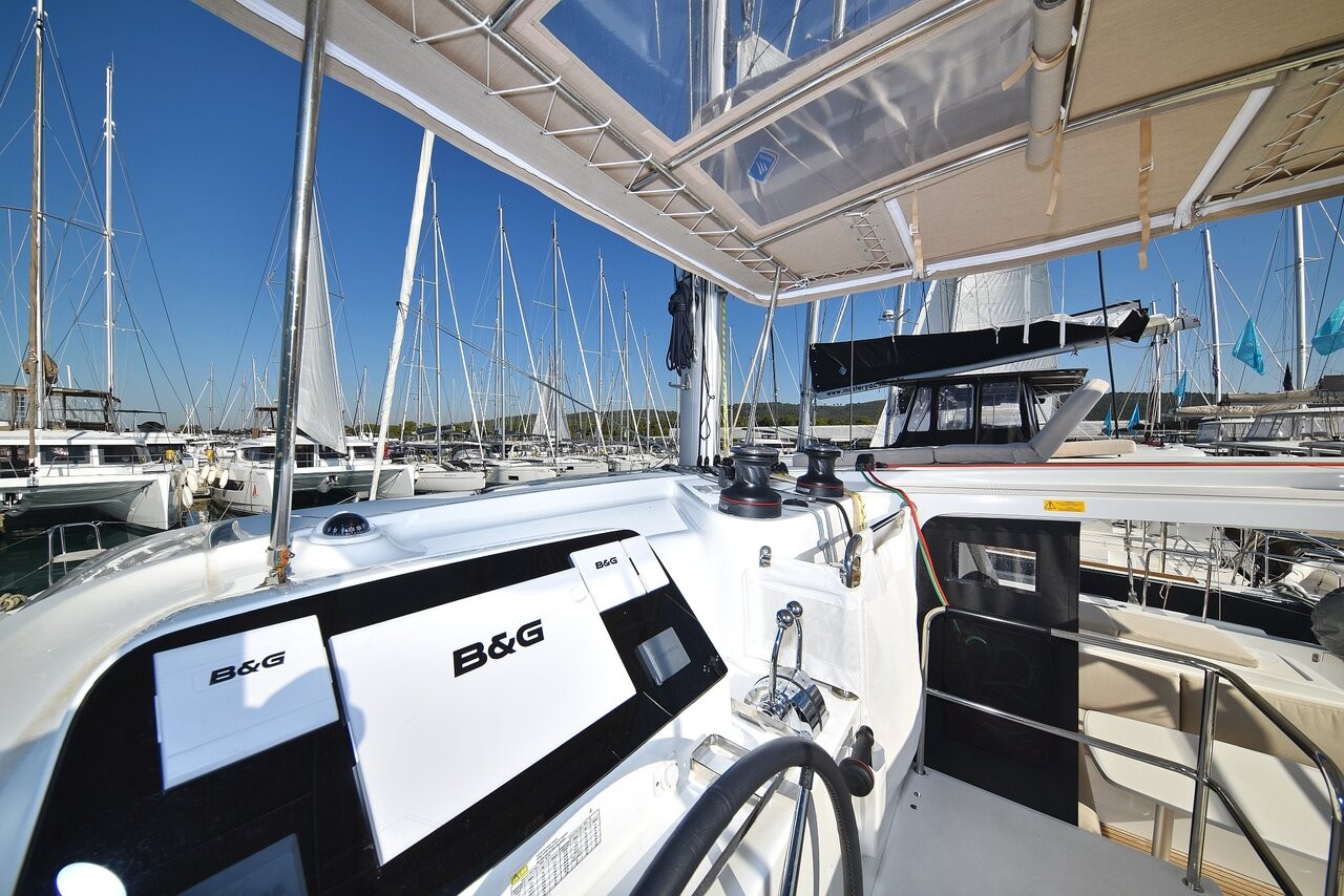 Lagoon 42, Cuzamen | Yacht Charter Croatia