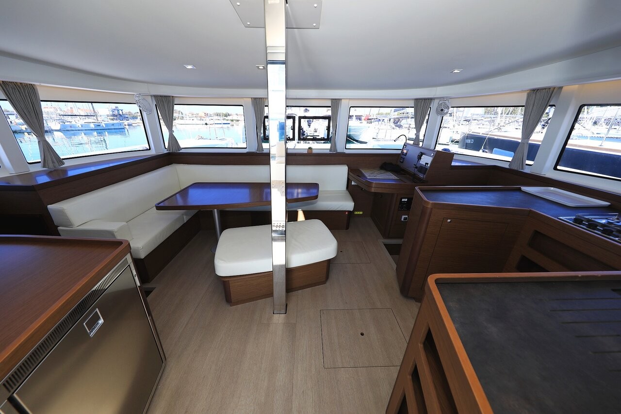Lagoon 42, Cuzamen | Yacht Charter Croatia